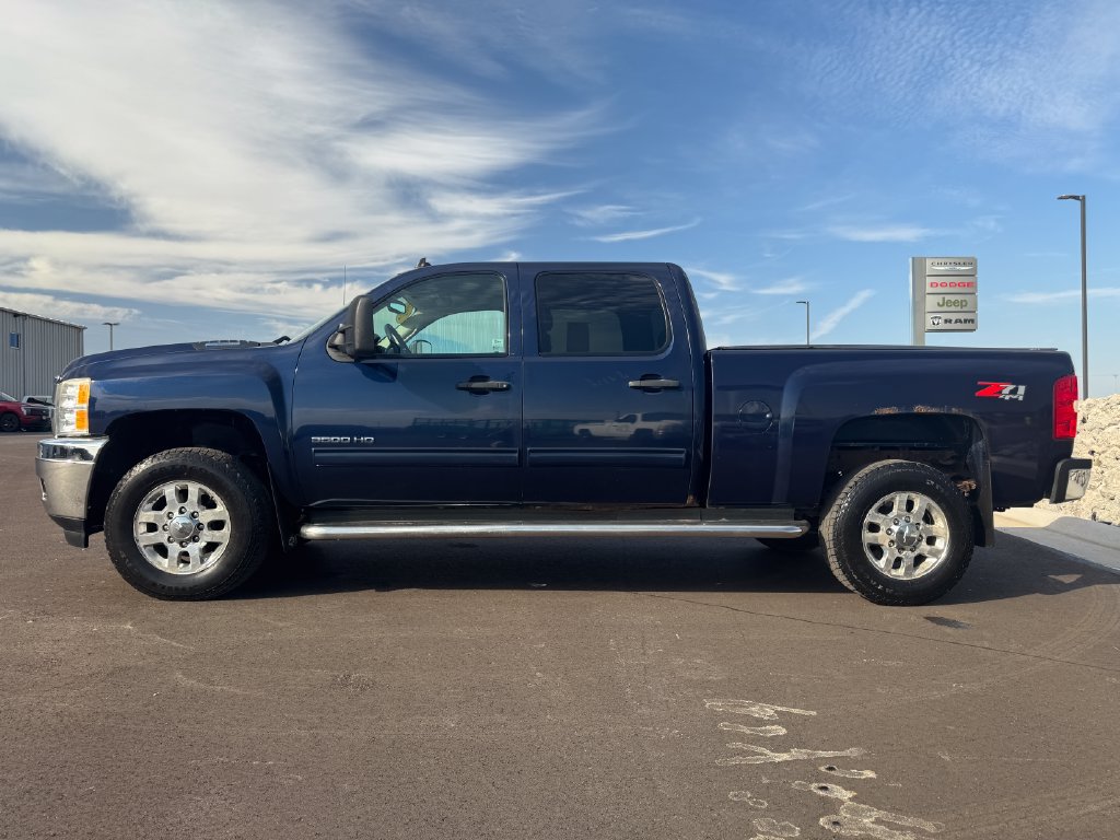 Used 2011 Chevrolet Silverado 3500 LT w/ Interior Plus Package AWD/4WD image 8