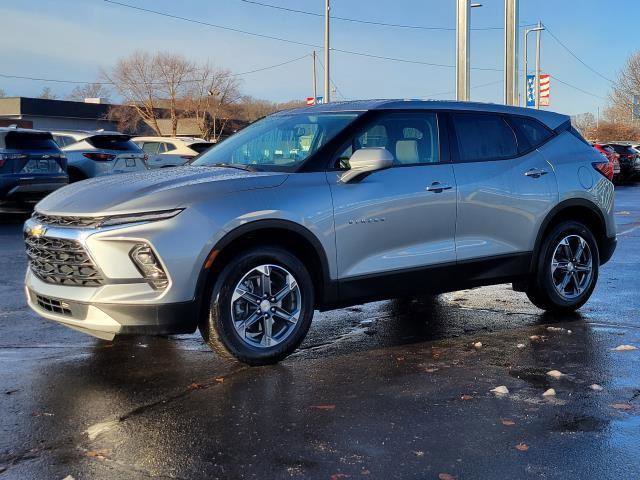Used 2025 Chevrolet Blazer LT image 4