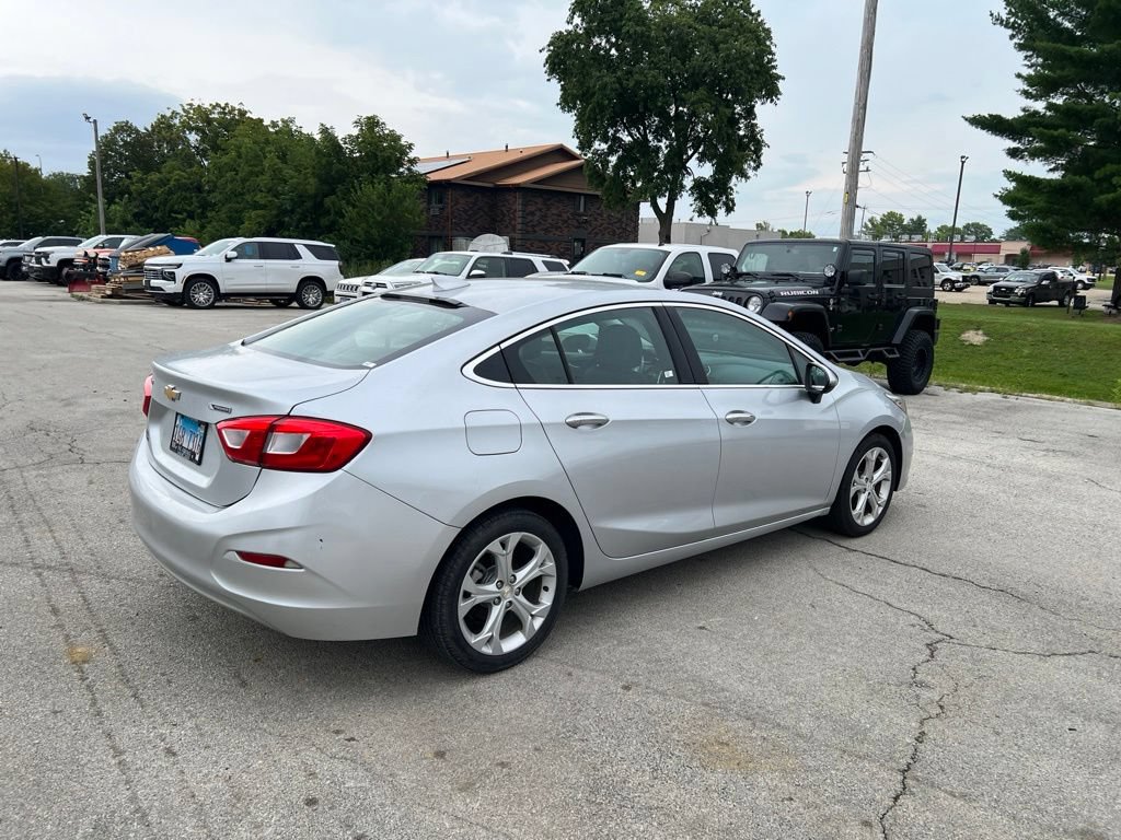 Used 2018 Chevrolet Cruze Premier FWD image 9