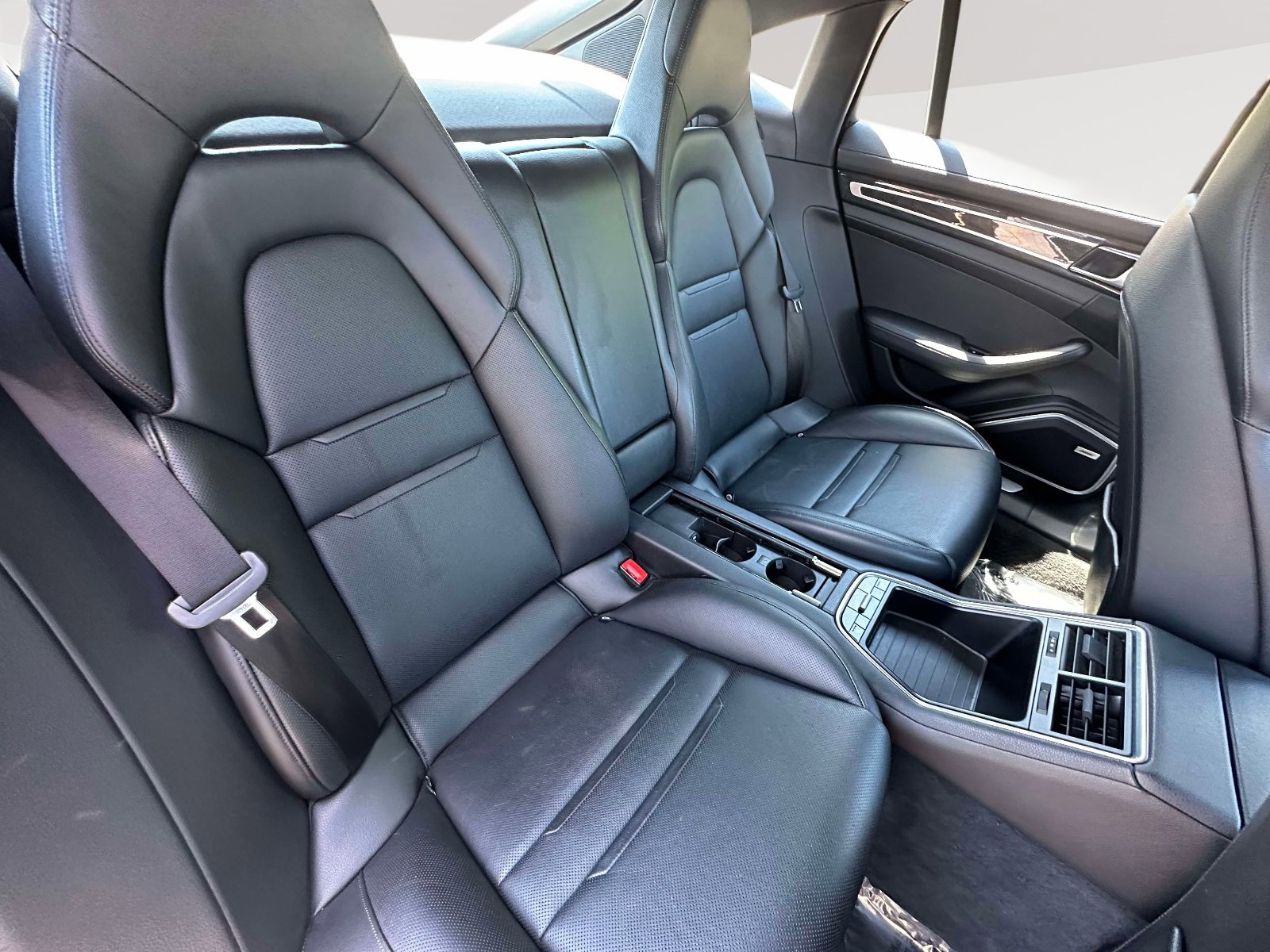Used 2018 Porsche Panamera image 32