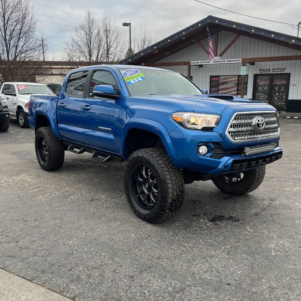 Used 2017 Toyota Tacoma TRD Sport image 7