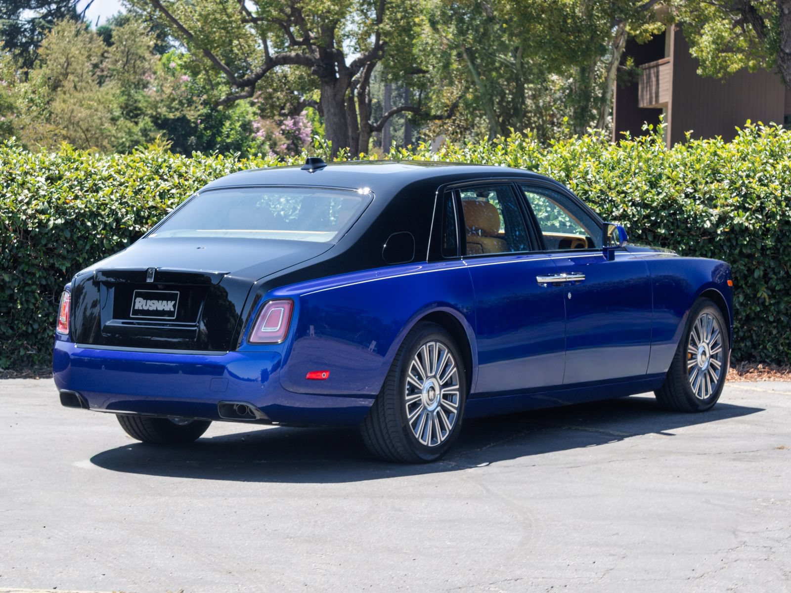 New 2027 Rolls-Royce Phantom Sedan RWD image 2