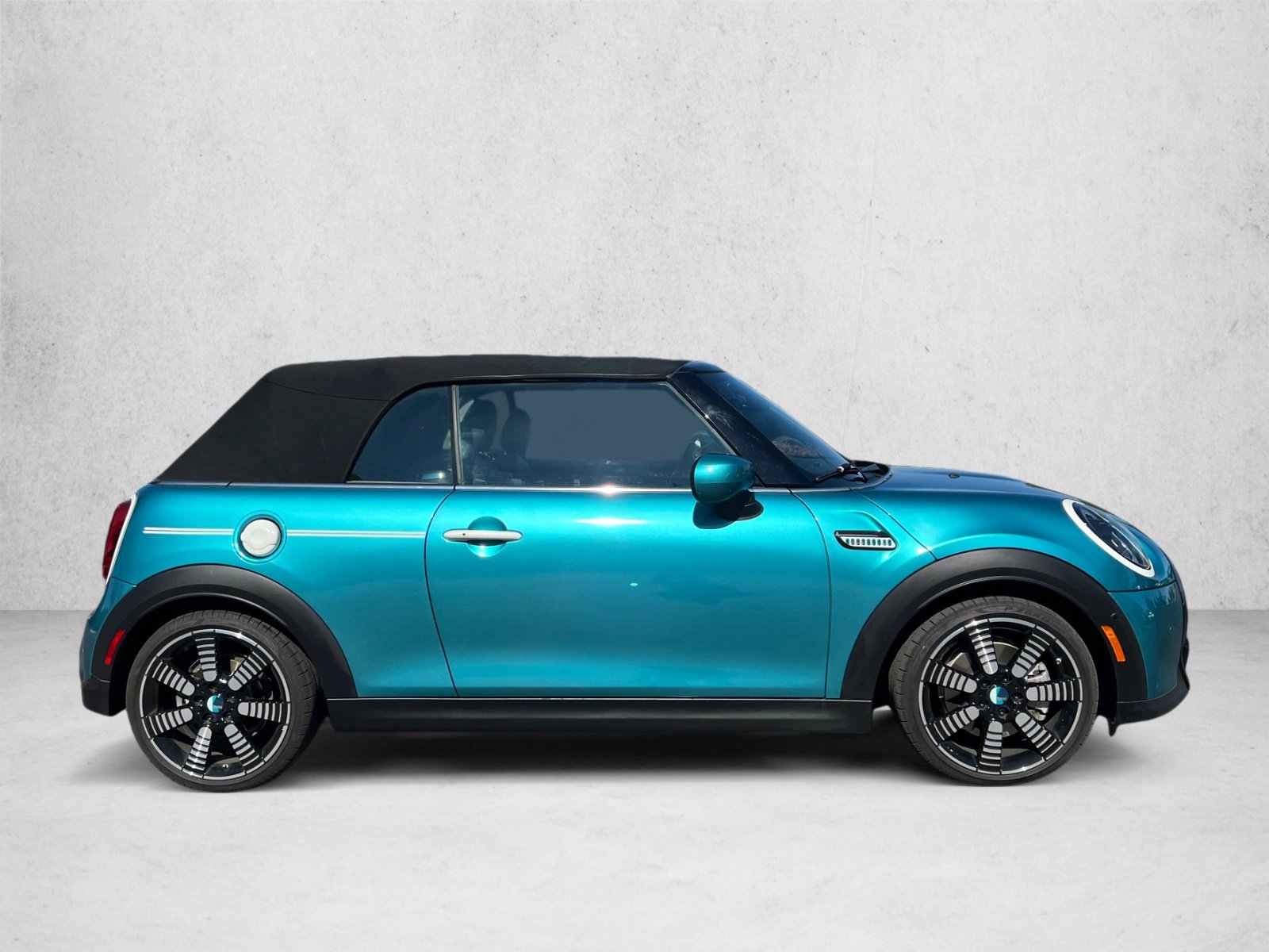 Used 2024 MINI Cooper S w/ Seaside Edition FWD image 4