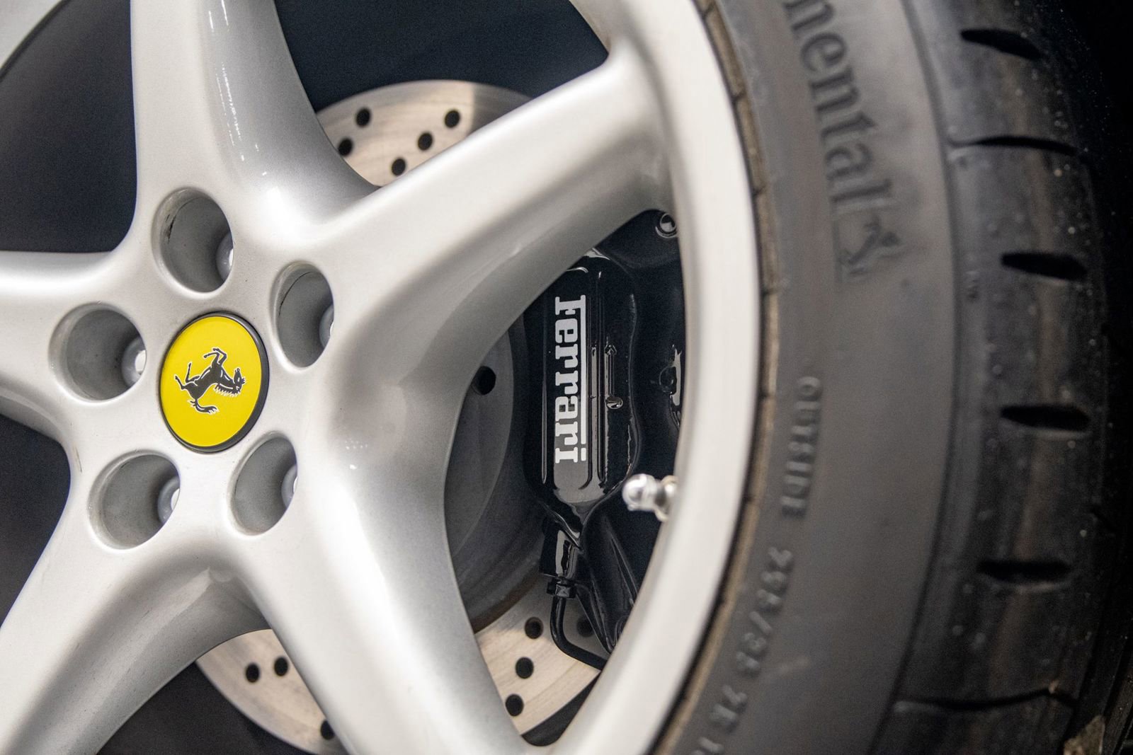 Used 1999 Ferrari 550 Maranello Coupe RWD image 38