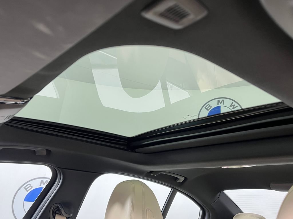 Certified 2022 BMW 330i xDrive Sedan w/ Driving Assistance Package image 31