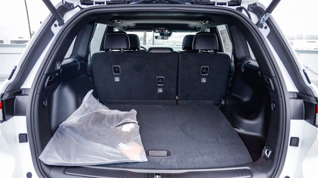 New 2025 Jeep Grand Cherokee Altitude image 27