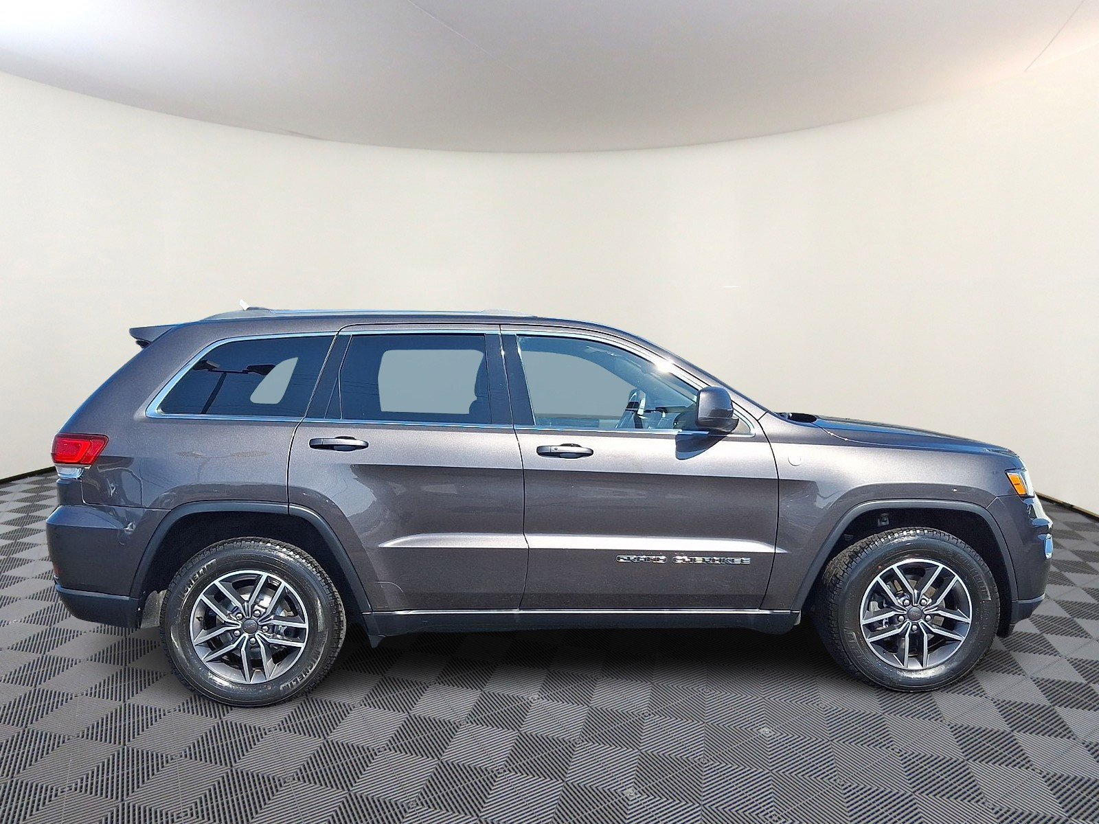 Used 2020 Jeep Grand Cherokee Laredo w/ Quick Order Package 2BN North AWD/4WD image 8