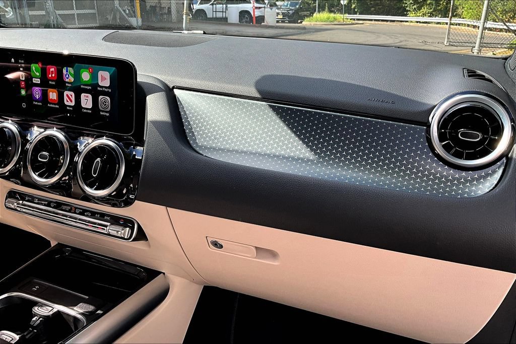 Certified 2025 Mercedes-Benz GLA 250 4MATIC image 16