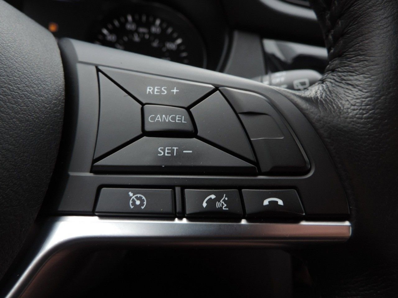 Used 2018 Nissan Rogue Sport SV w/ SV Technology Package image 28