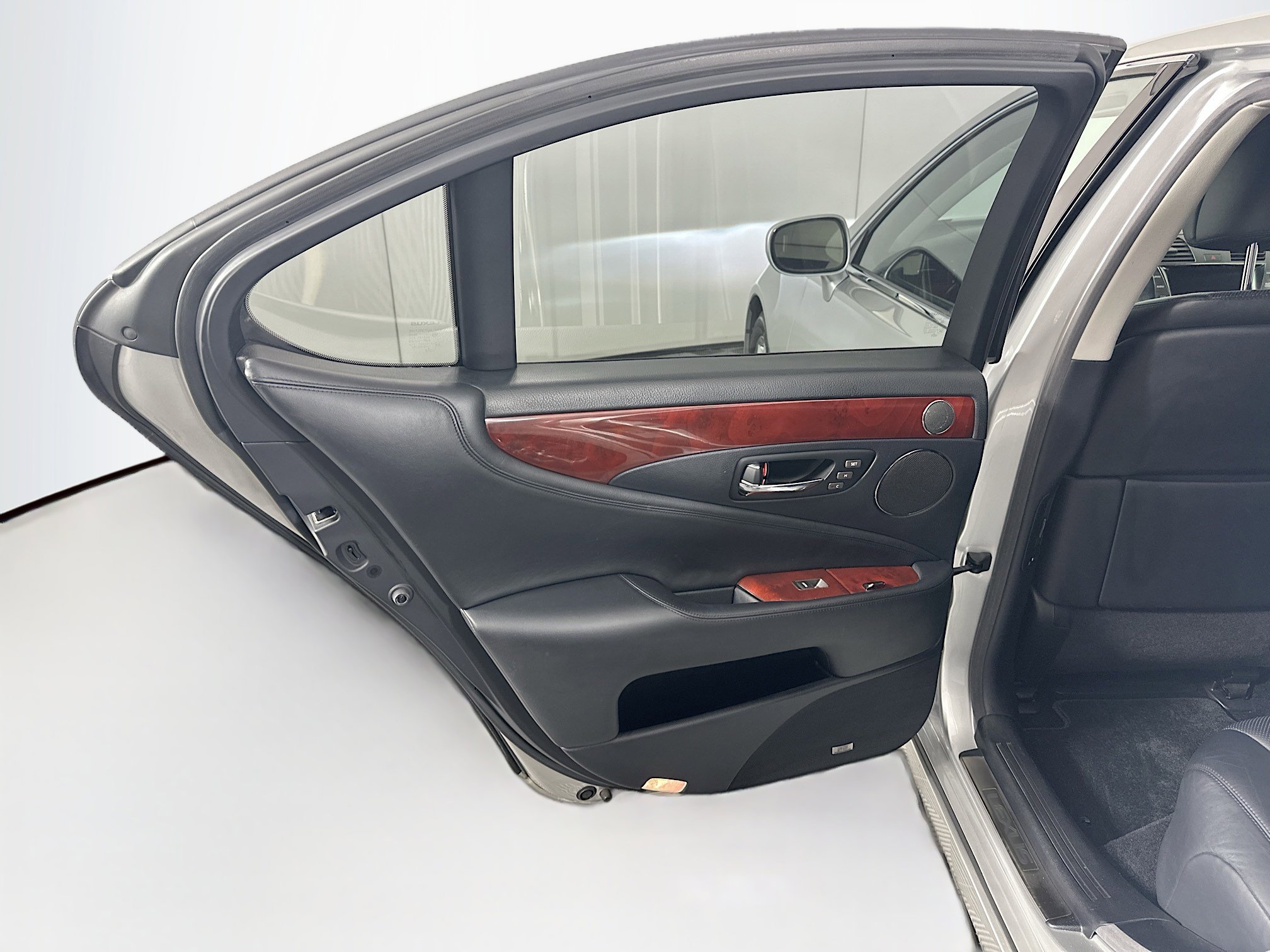 Used 2009 Lexus LS 460 image 27