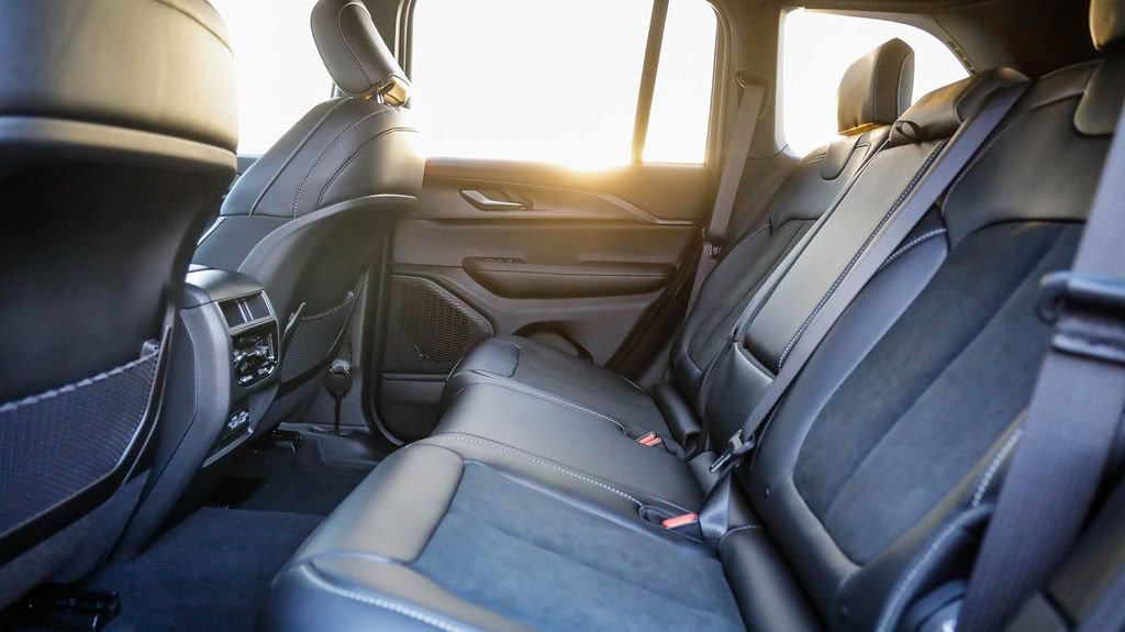 New 2025 Jeep Grand Cherokee Altitude image 19