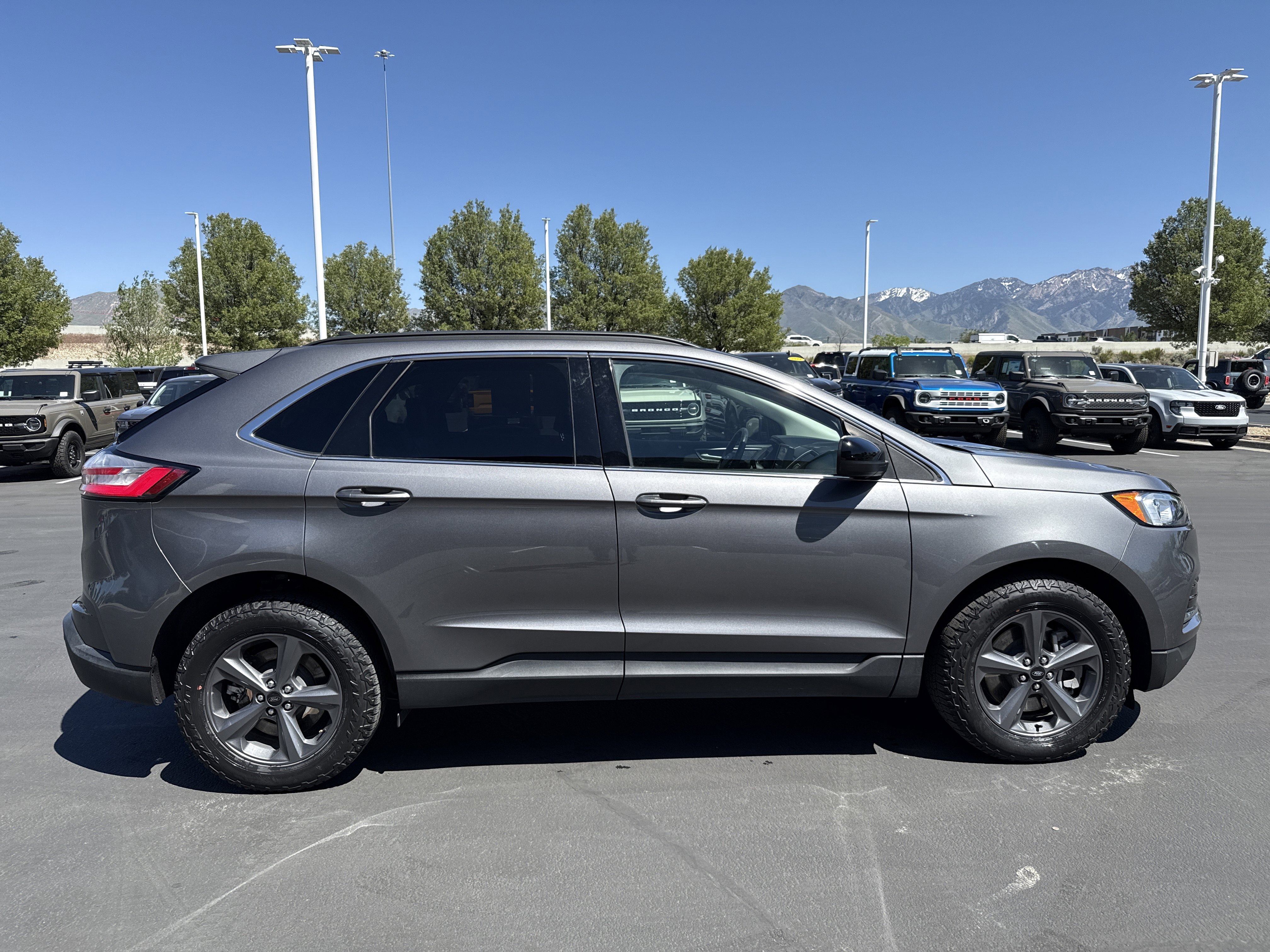 Used 2022 Ford Edge SEL w/ Sport Appearance Package AWD/4WD image 6