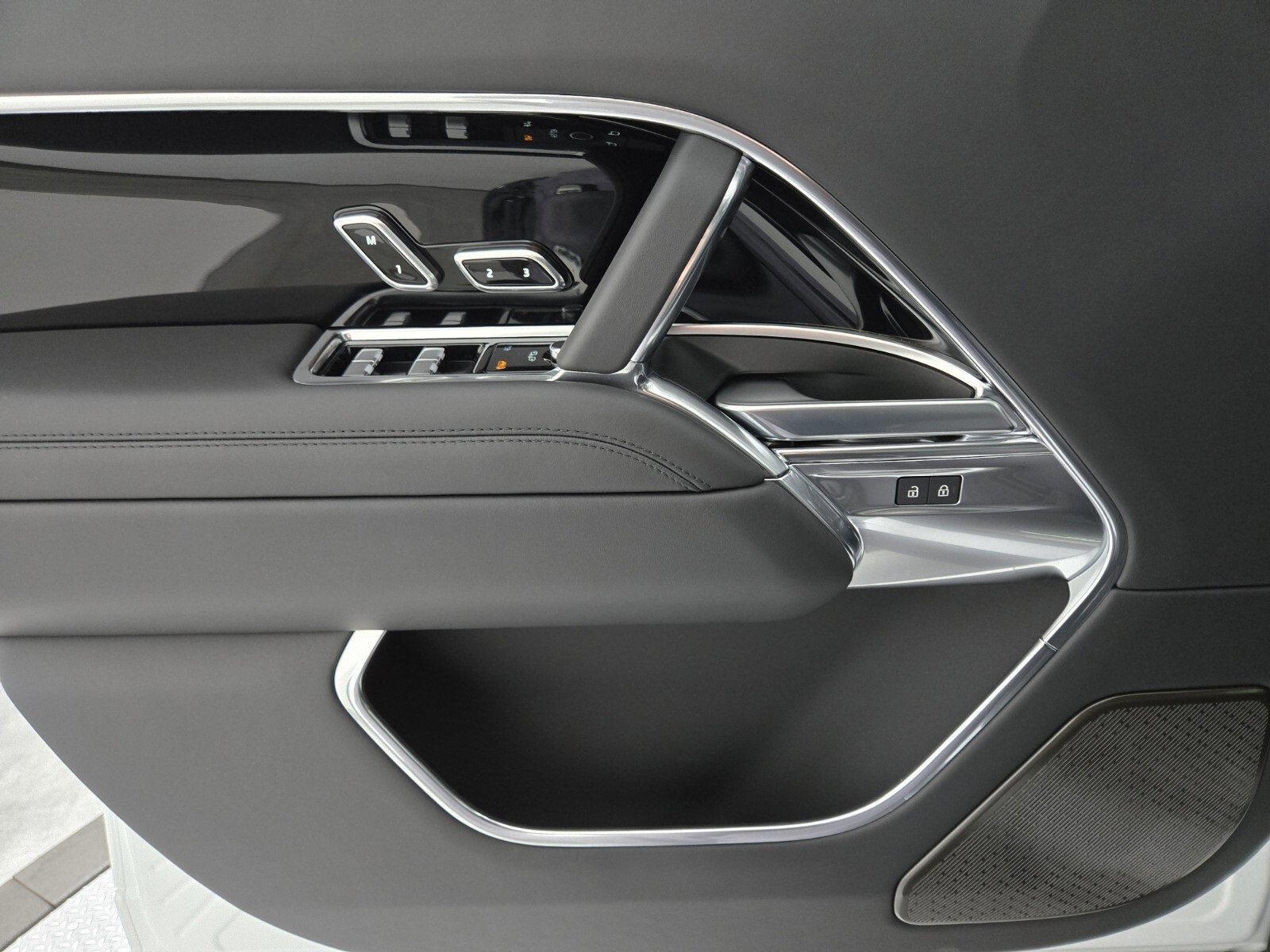 New 2025 Land Rover Range Rover Autobiography image 21