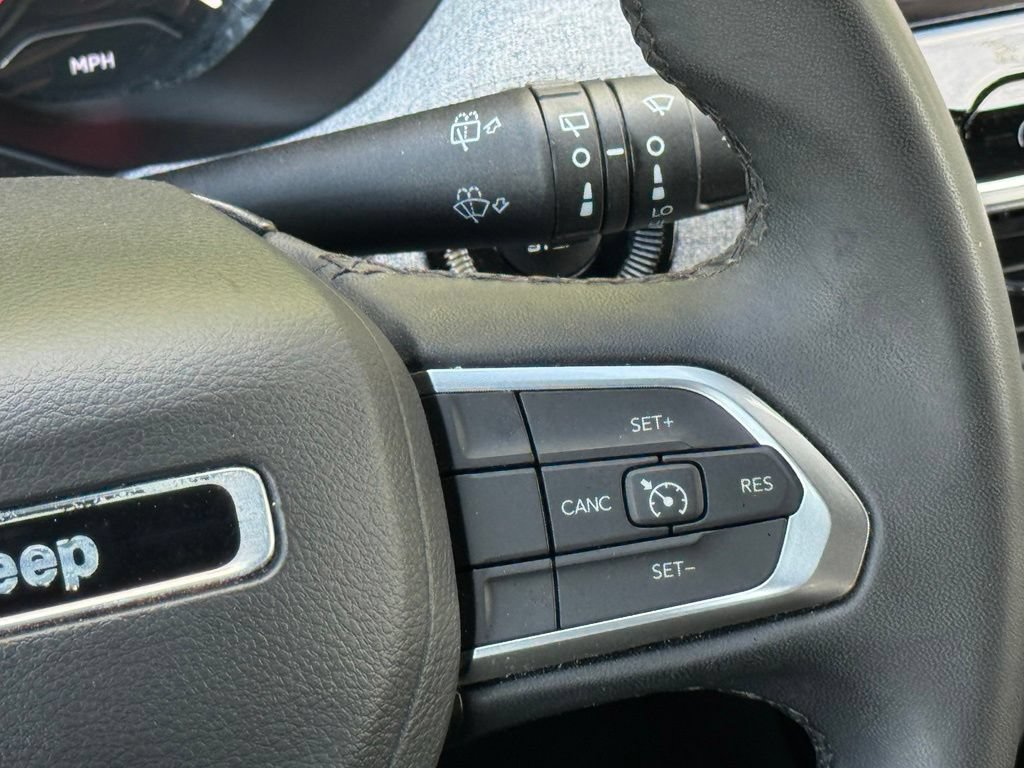 Used 2024 Jeep Compass Latitude AWD/4WD image 23