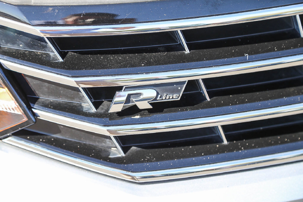 Used 2018 Volkswagen Passat 2.0T R-Line FWD image 12
