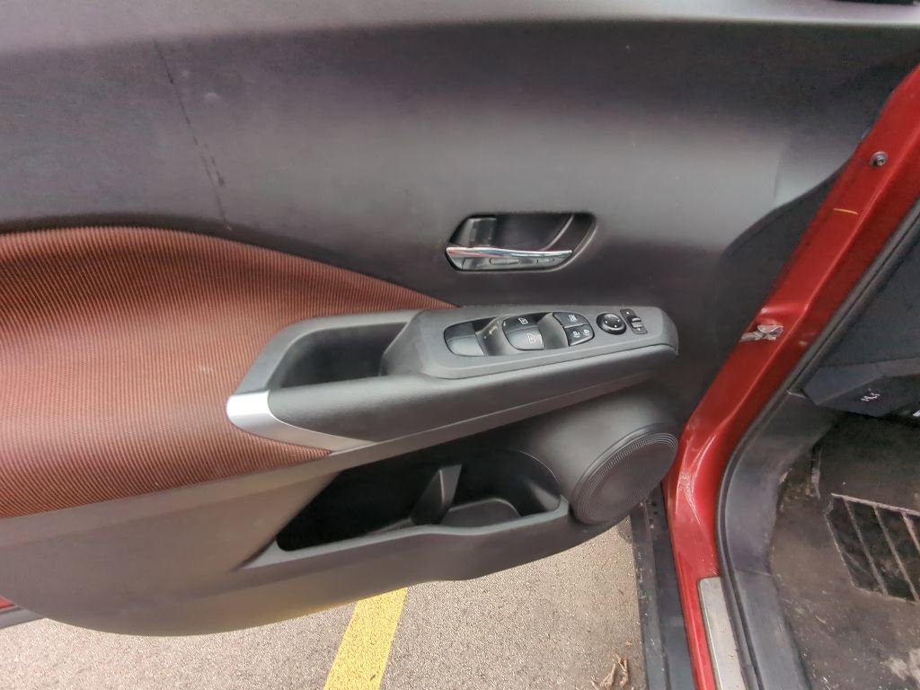 Used 2022 Nissan Kicks SR w/ Interior Electronics Package FWD image 7