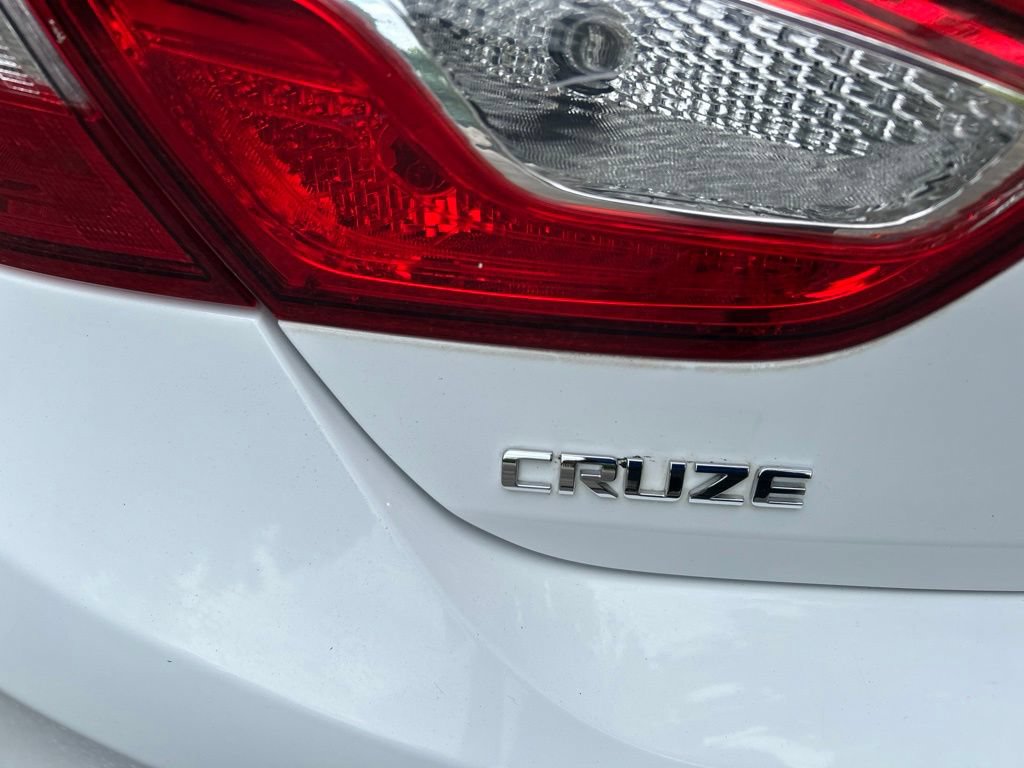 Used 2017 Chevrolet Cruze LT w/ Sun And Sound Package FWD image 11