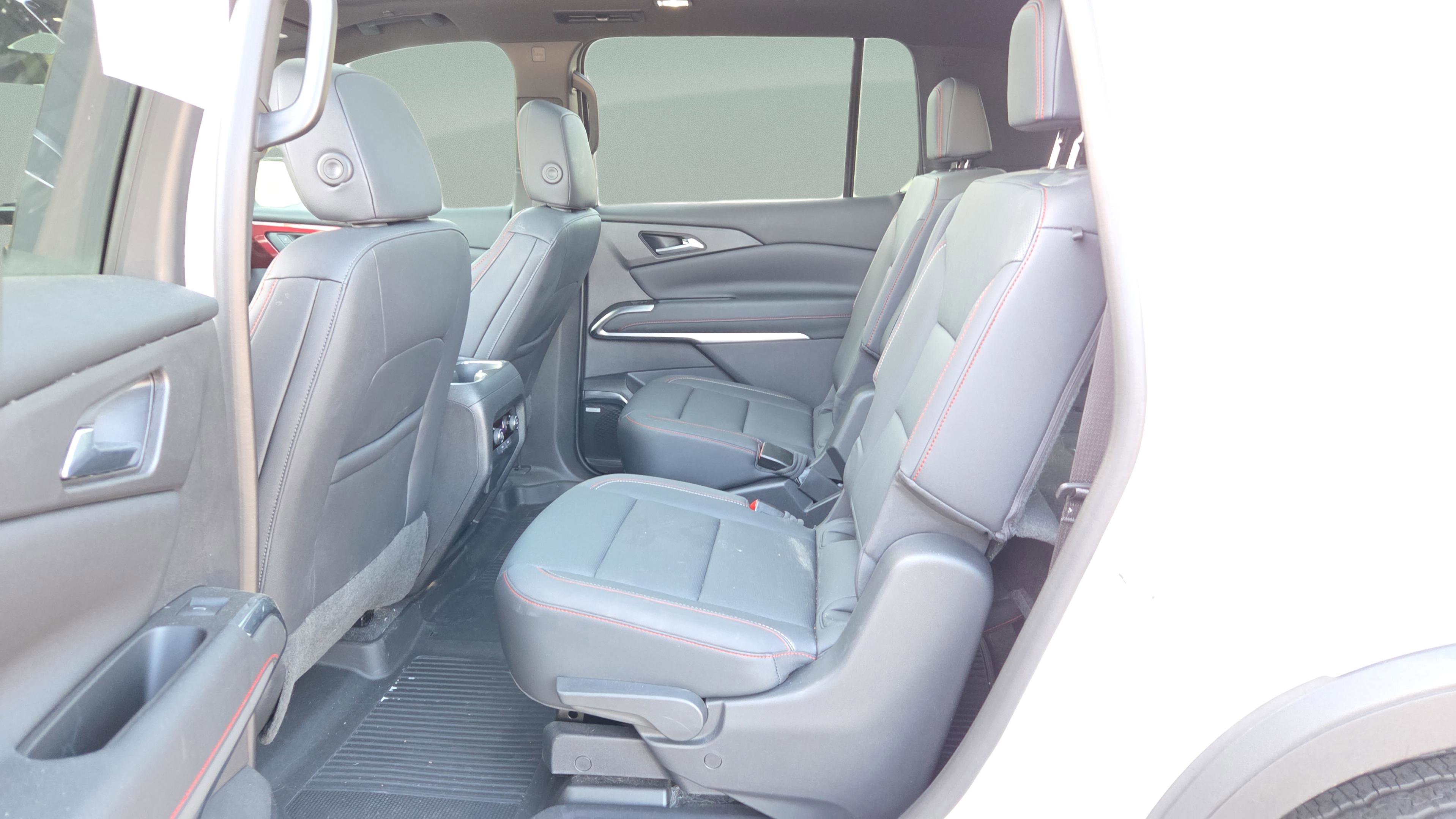 Used 2024 Chevrolet Traverse Z71 w/ Enhanced Driving Package image 32