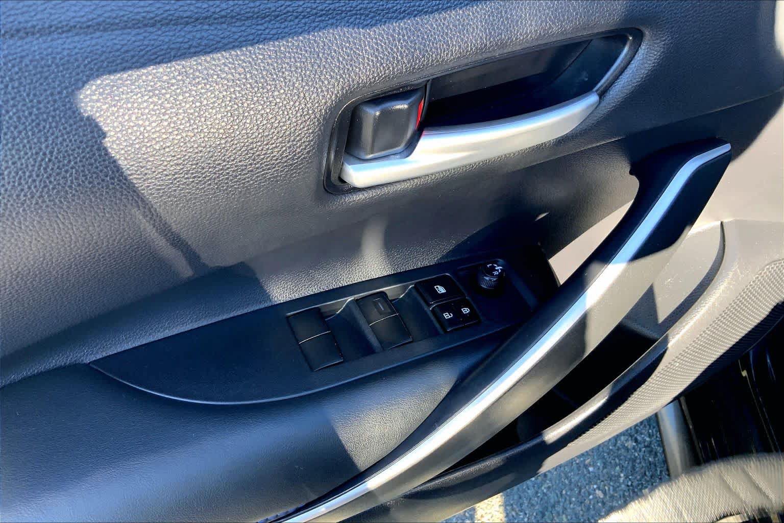 Used 2022 Toyota Corolla SE w/ Carpet Mat Package (TMS) FWD image 36