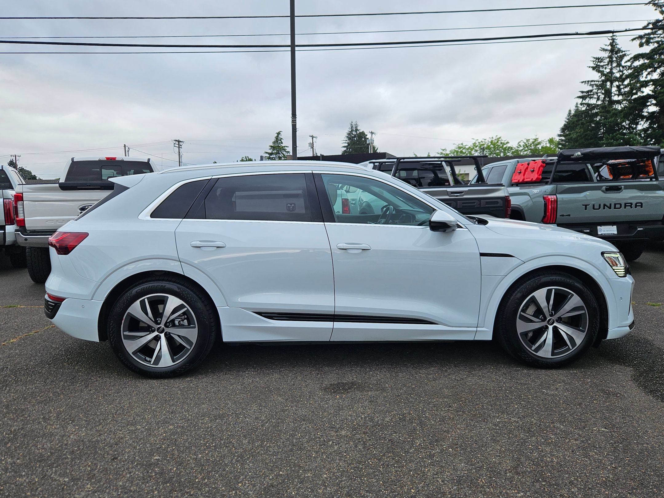 Used 2024 Audi Q8 e-tron Premium Plus w/ Premium Plus Package AWD/4WD image 5