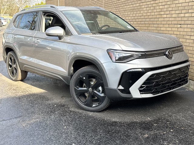New 2025 Volkswagen Taos SEL image 1