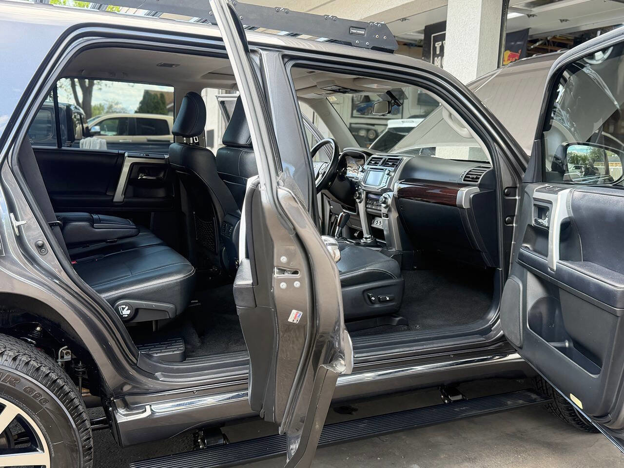 Used 2018 Toyota 4Runner Limited AWD/4WD image 60