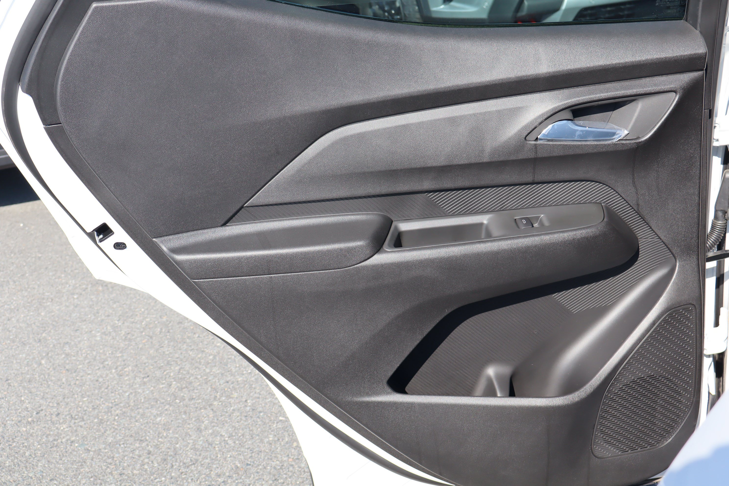 New 2027 Chevrolet Bolt LT w/ Comfort Package FWD image 18
