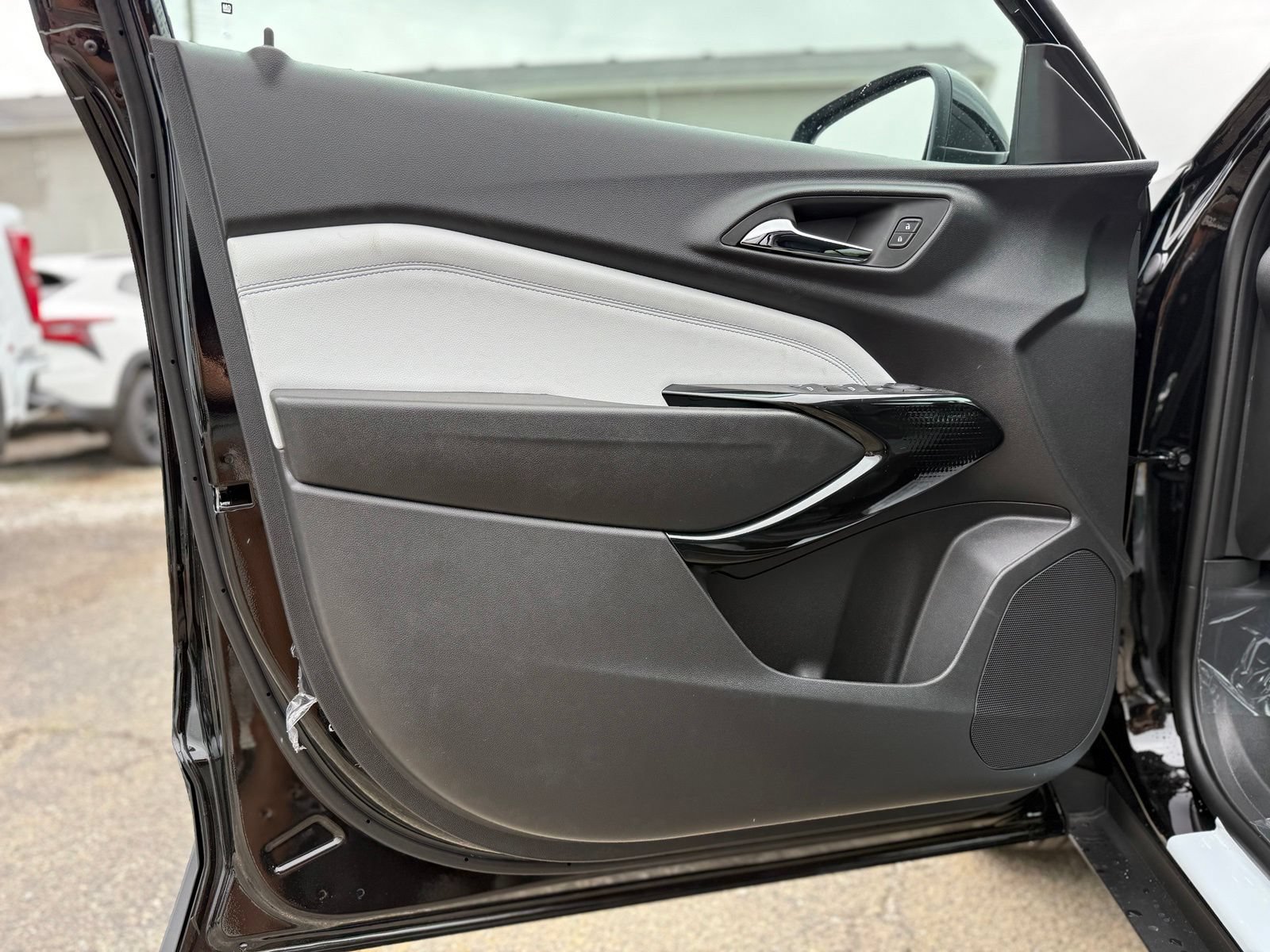 New 2026 Chevrolet Trax LT w/ Midnight Edition FWD image 14