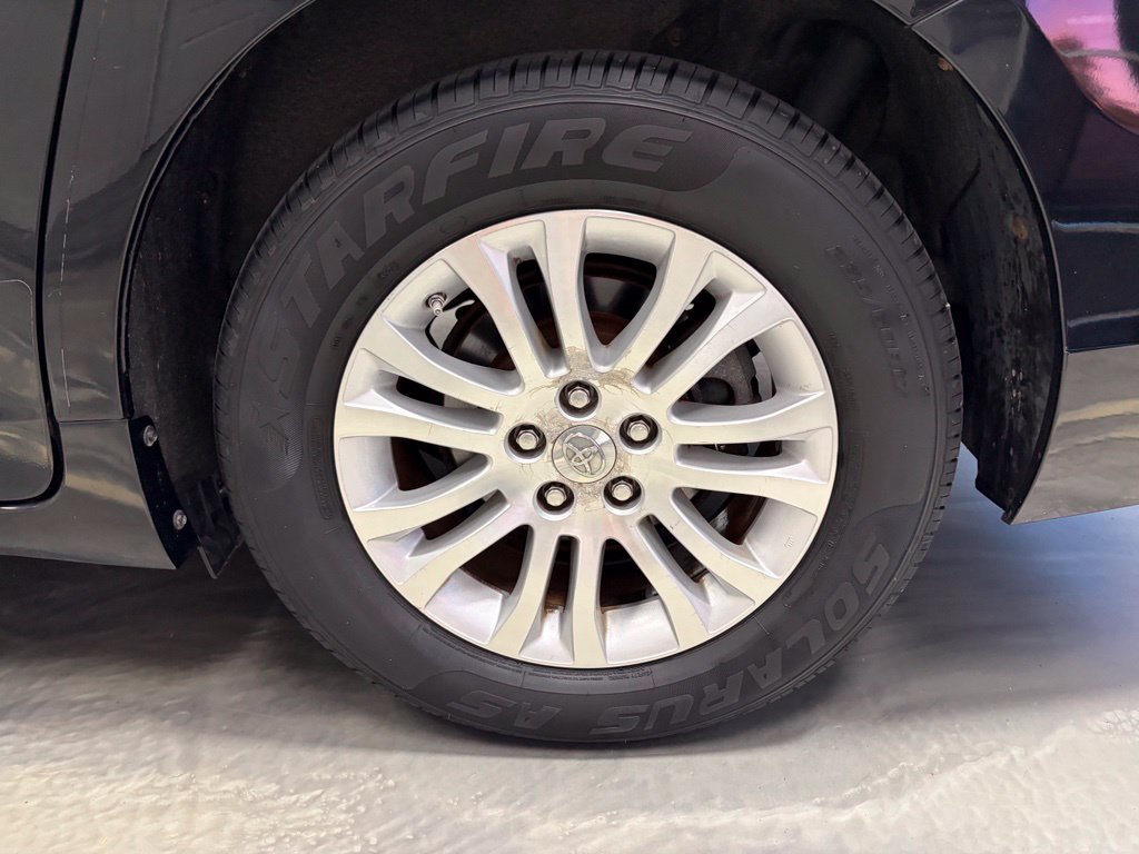 Used 2016 Toyota Sienna XLE w/ XLE Navigation Package FWD image 29