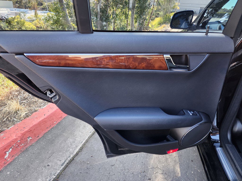 Used 2009 Mercedes-Benz C 300 Sedan image 21