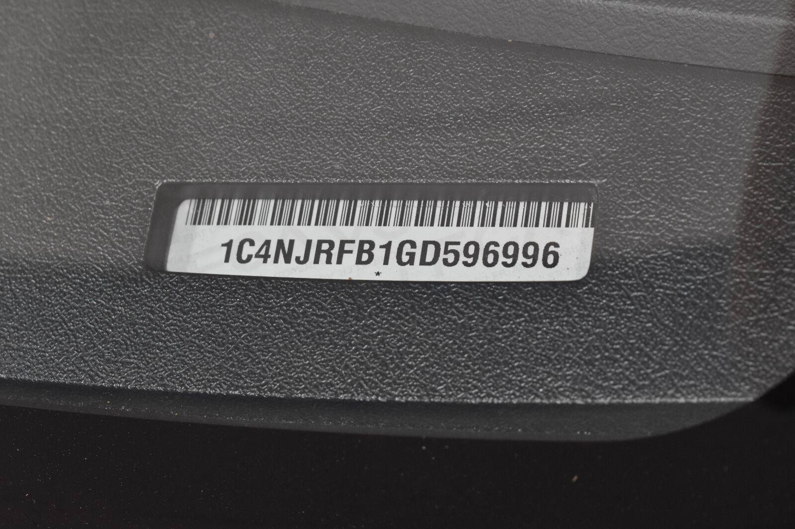 Used 2016 Jeep Patriot Latitude AWD/4WD image 31