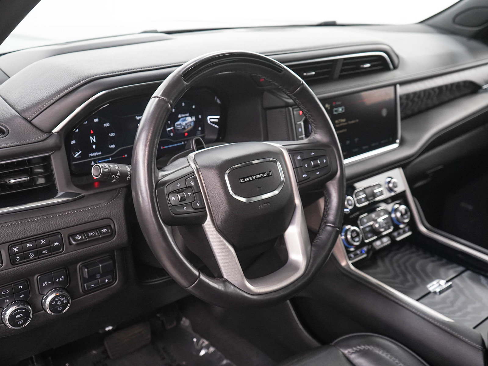 Used 2023 GMC Yukon Denali w/ Denali Reserve Package AWD/4WD image 23