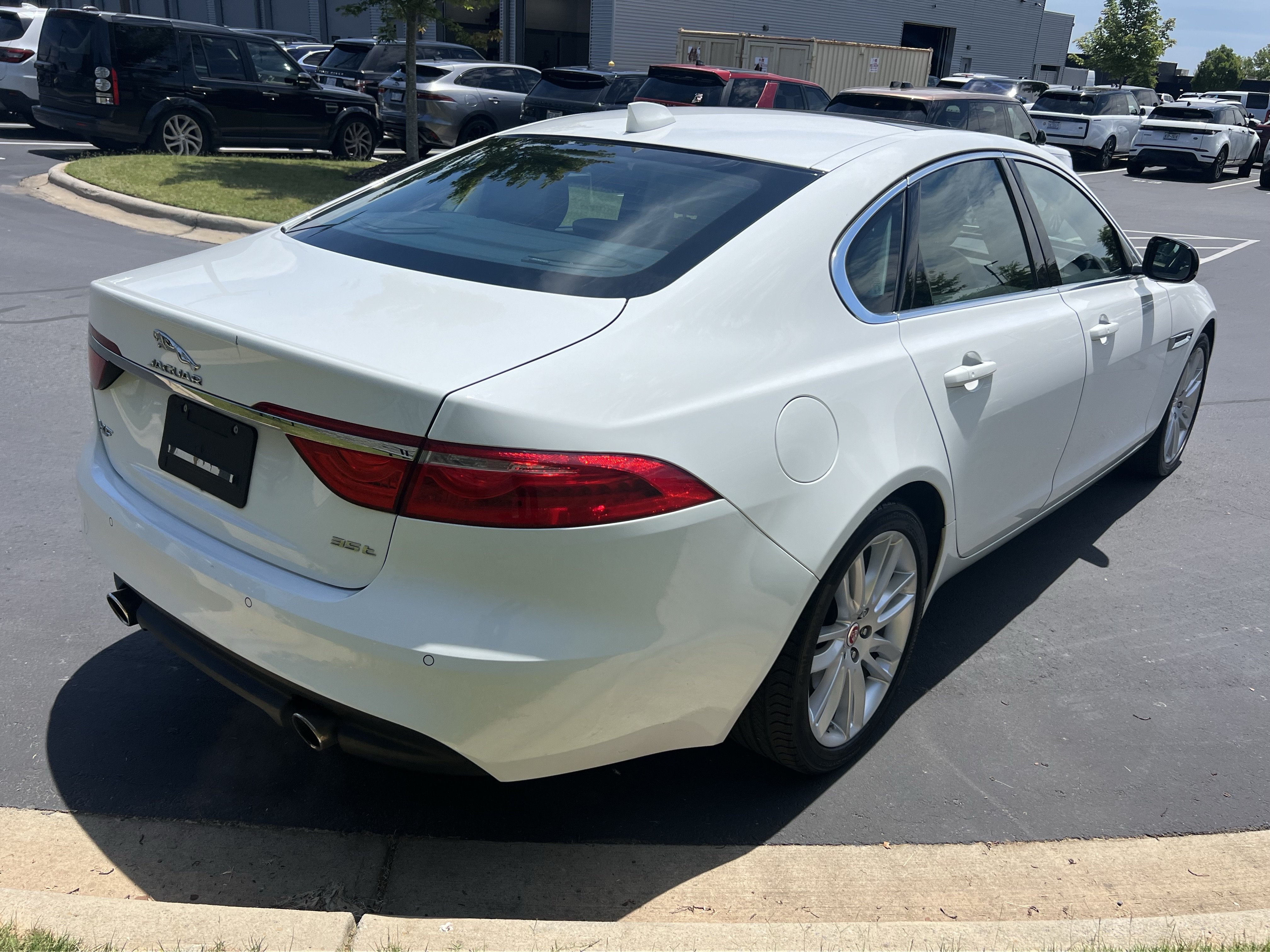 Used 2017 Jaguar XF Prestige RWD image 9