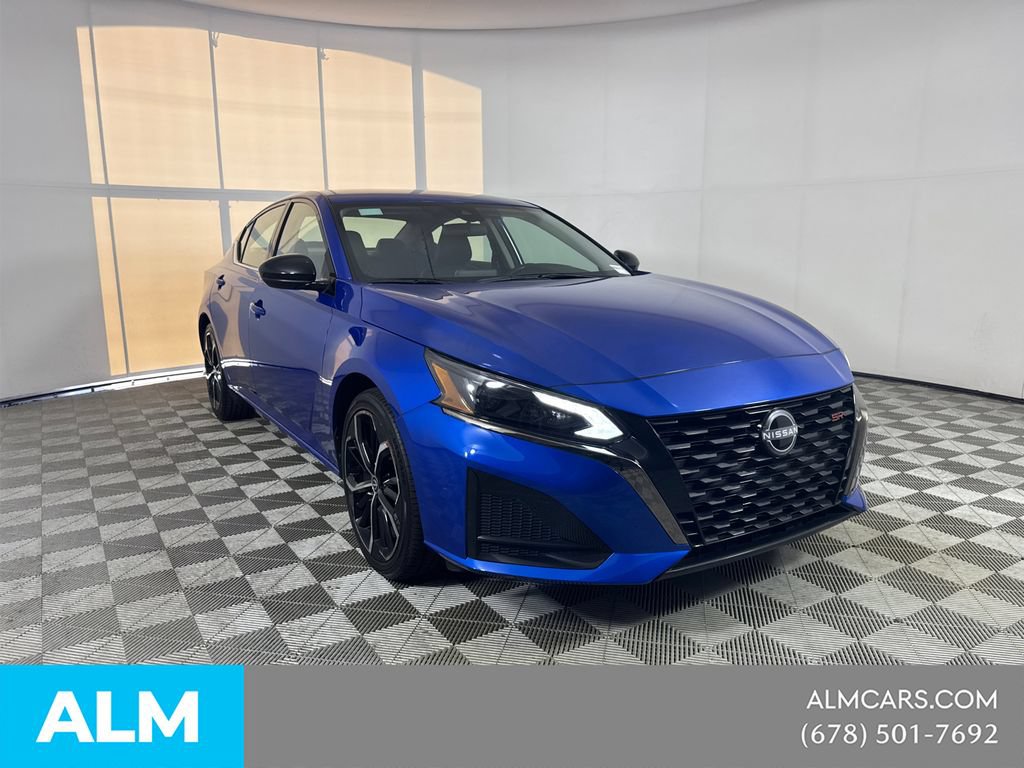 Used 2025 Nissan Altima 2.5 SR FWD image 3