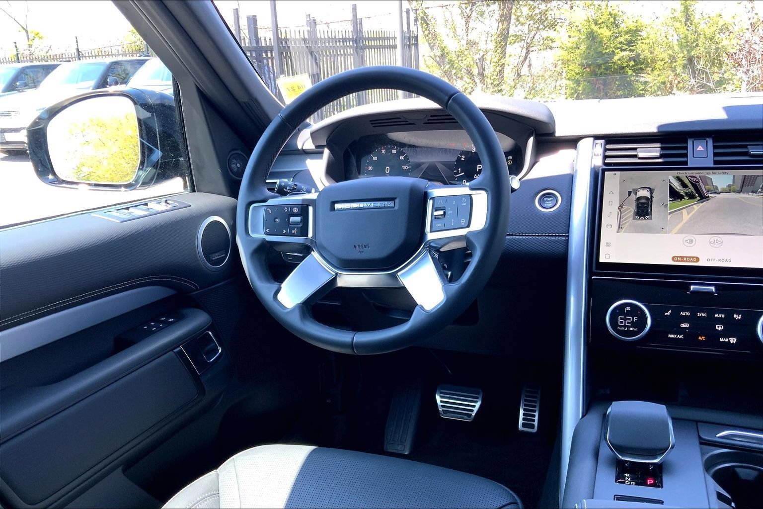 Certified 2025 Land Rover Discovery Dynamic SE AWD/4WD image 16
