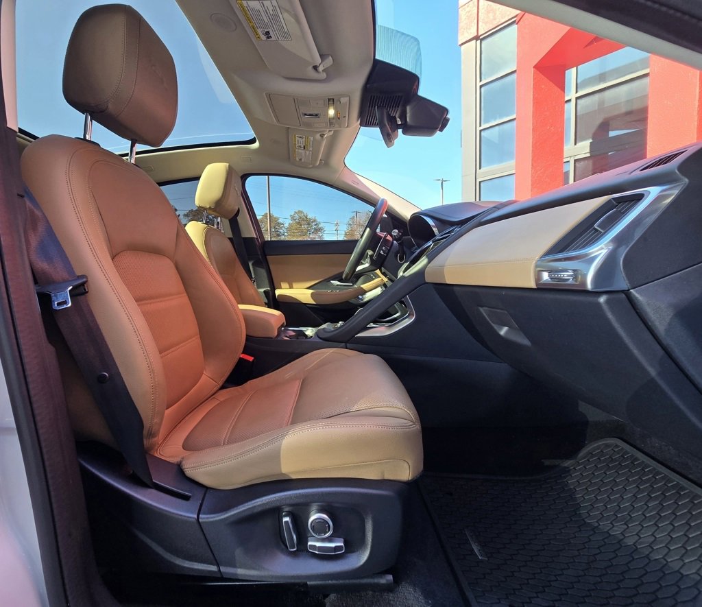 Used 2021 Jaguar E-PACE SE image 23