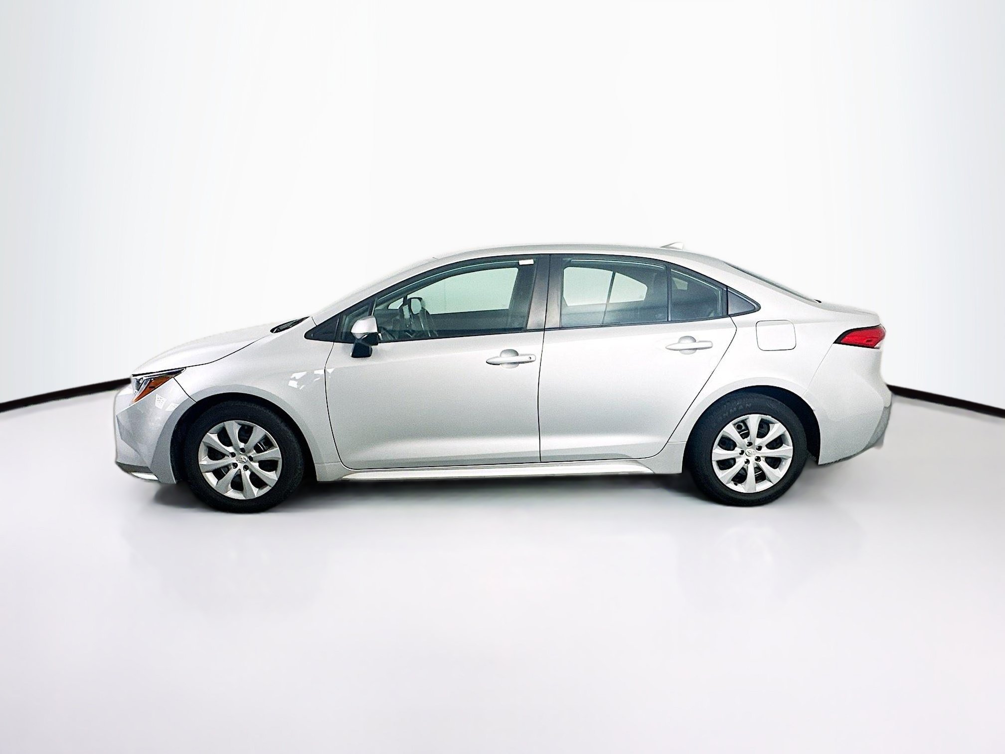 Used 2022 Toyota Corolla LE FWD image 4