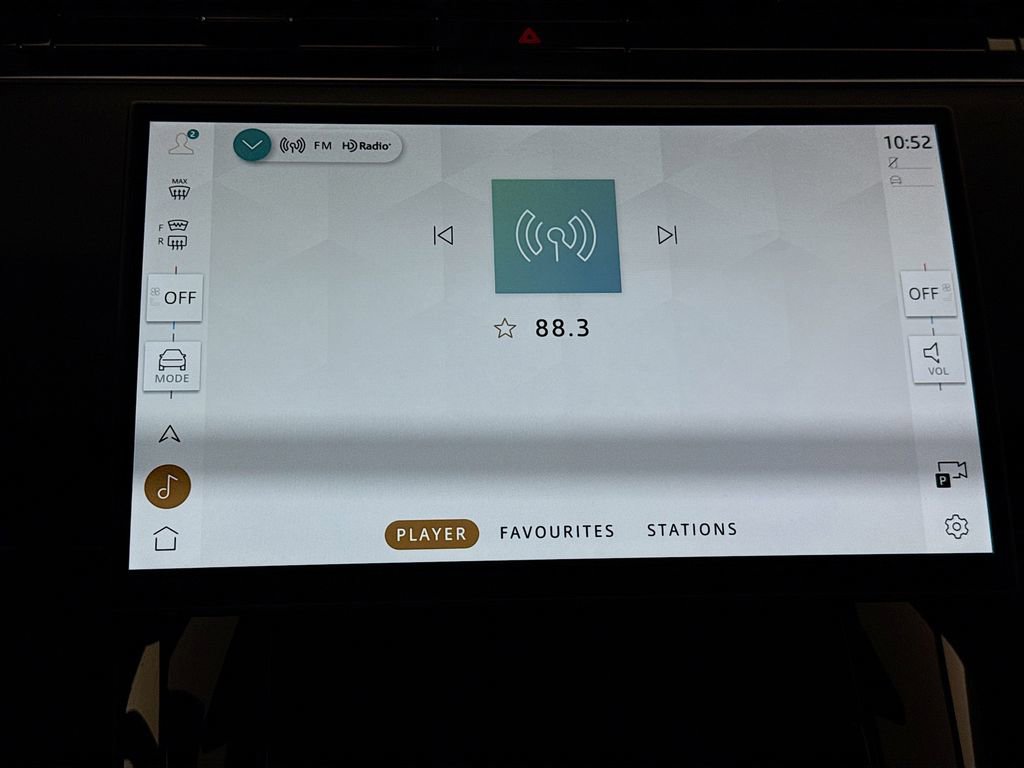 Used 2025 Land Rover Range Rover Sport SE image 15