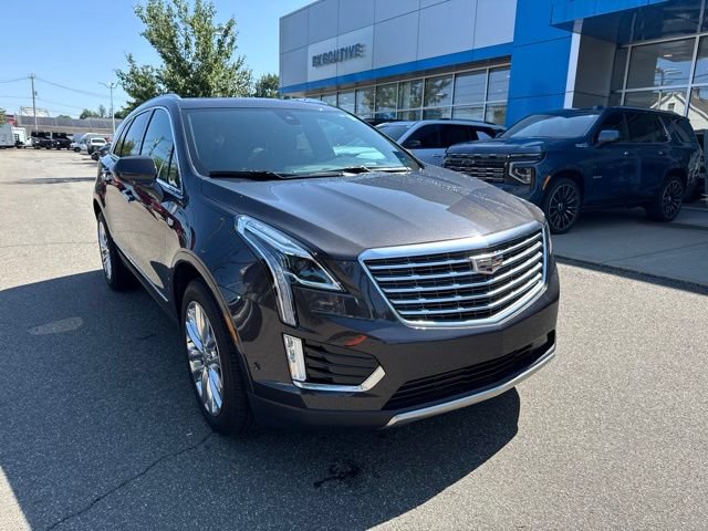 Used 2017 Cadillac XT5 Platinum w/ Driver Assist Package AWD/4WD image 4