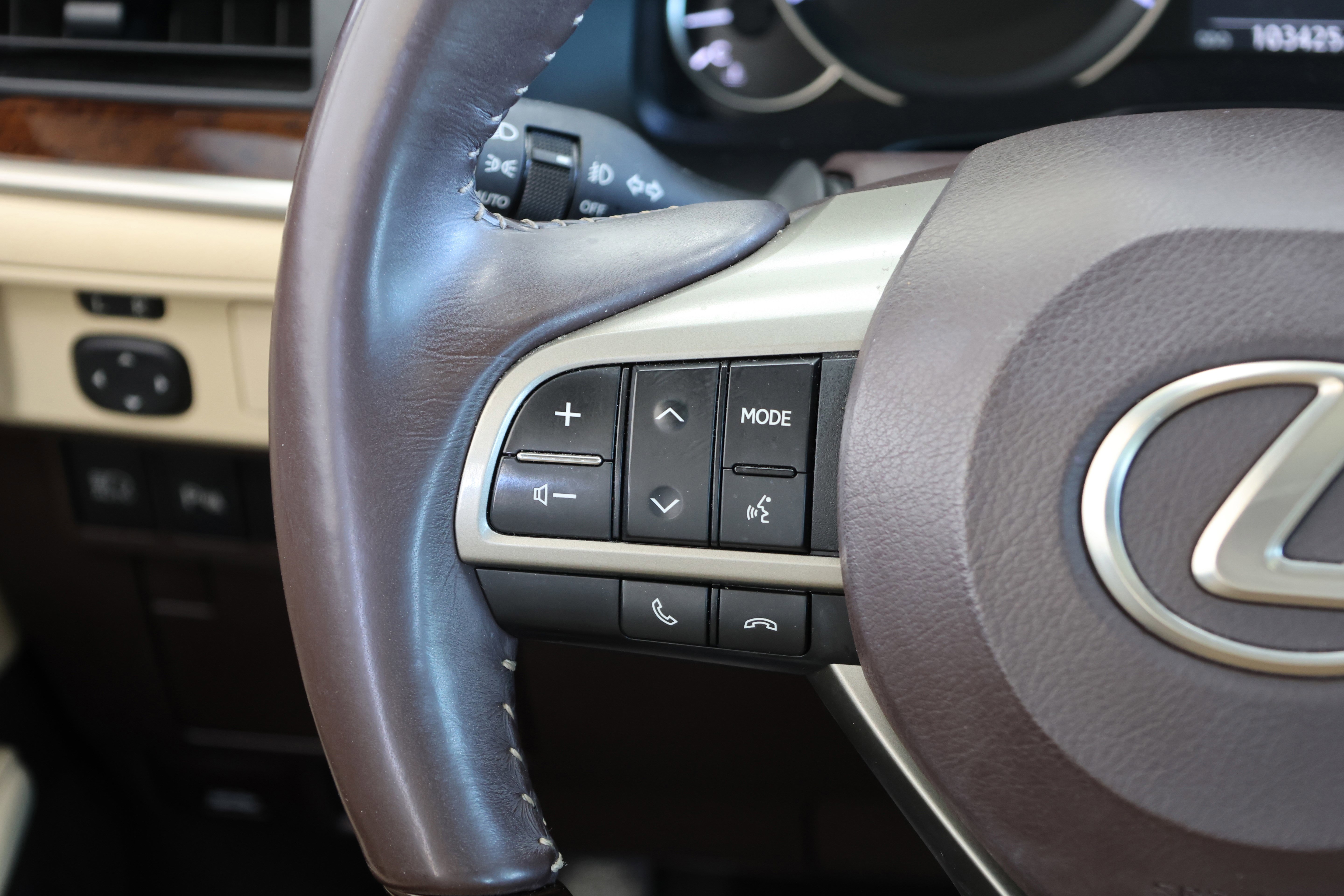 Used 2018 Lexus ES 350 350 w/ Luxury Package w/Wood Trim image 19