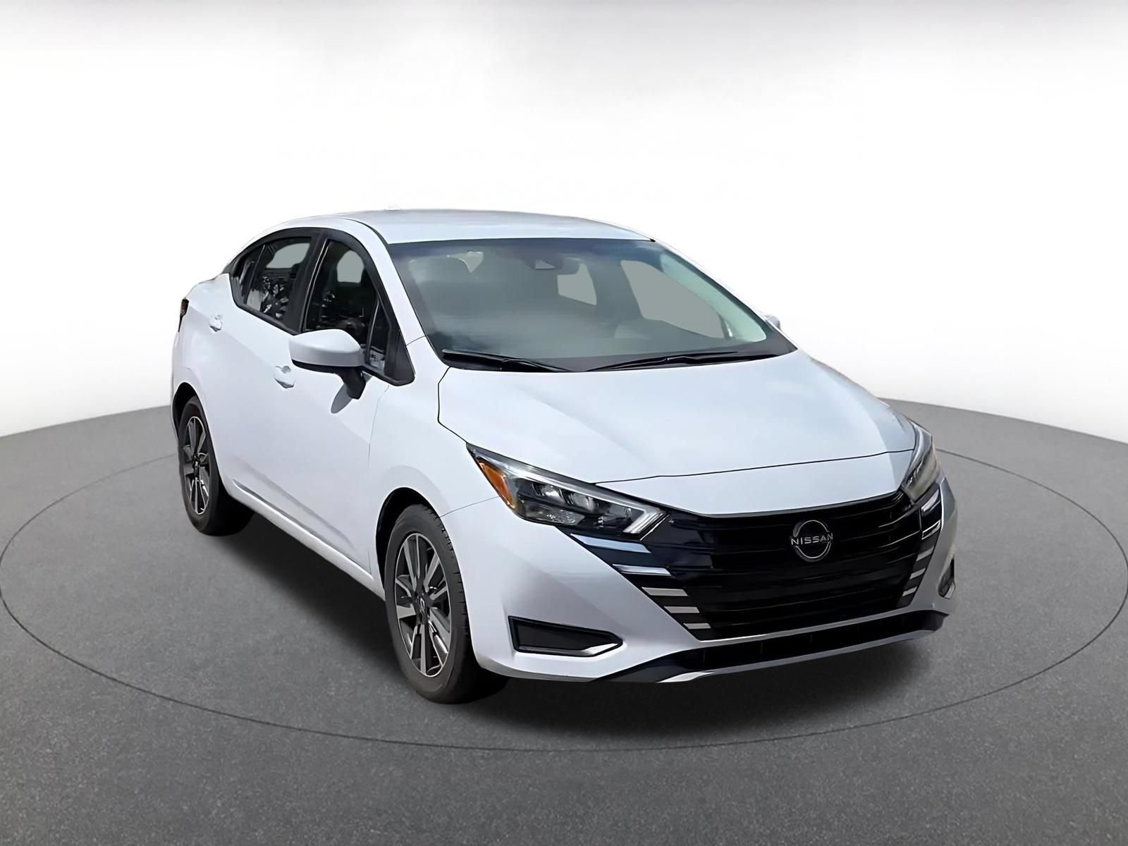 Used 2025 Nissan Versa SV FWD image 3