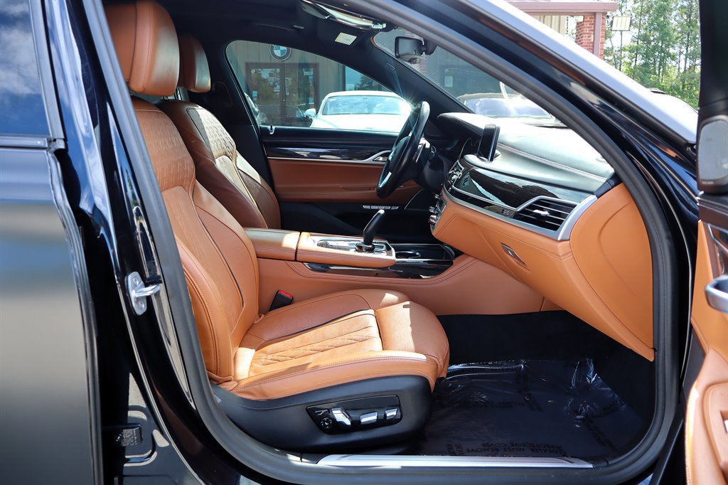 Used 2018 BMW 750i xDrive AWD/4WD image 16