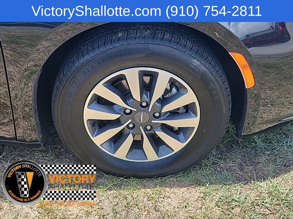 Certified 2024 Chrysler Pacifica Limited FWD image 34