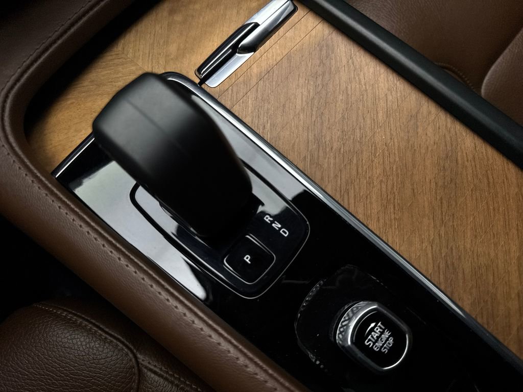 Used 2023 Volvo XC90 B6 Plus image 72