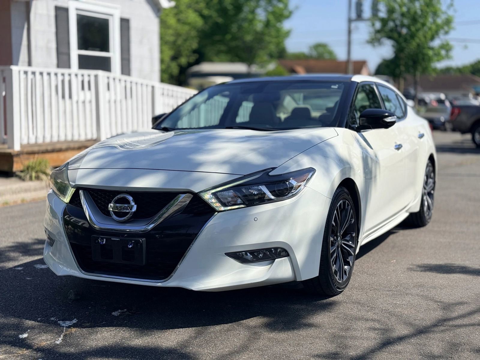 Used 2017 Nissan Maxima Platinum w/ Medallion Package FWD image 2