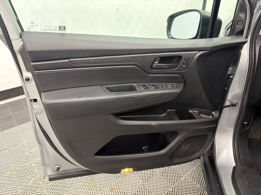 Used 2025 Honda Odyssey EX-L image 11