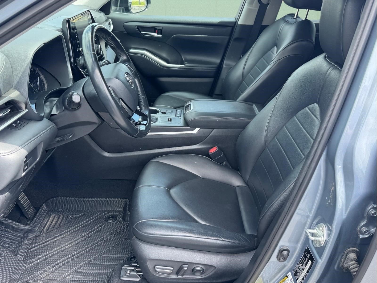 Used 2020 Toyota Highlander XLE FWD image 5