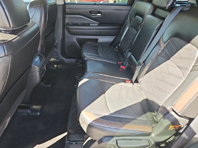 Certified 2025 Nissan Pathfinder Platinum w/ Cargo Package FWD image 15