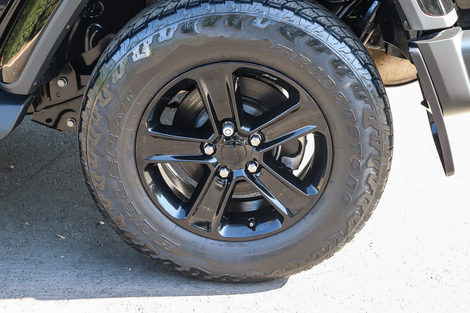 Used 2022 Jeep Wrangler Unlimited Sahara AWD/4WD image 10