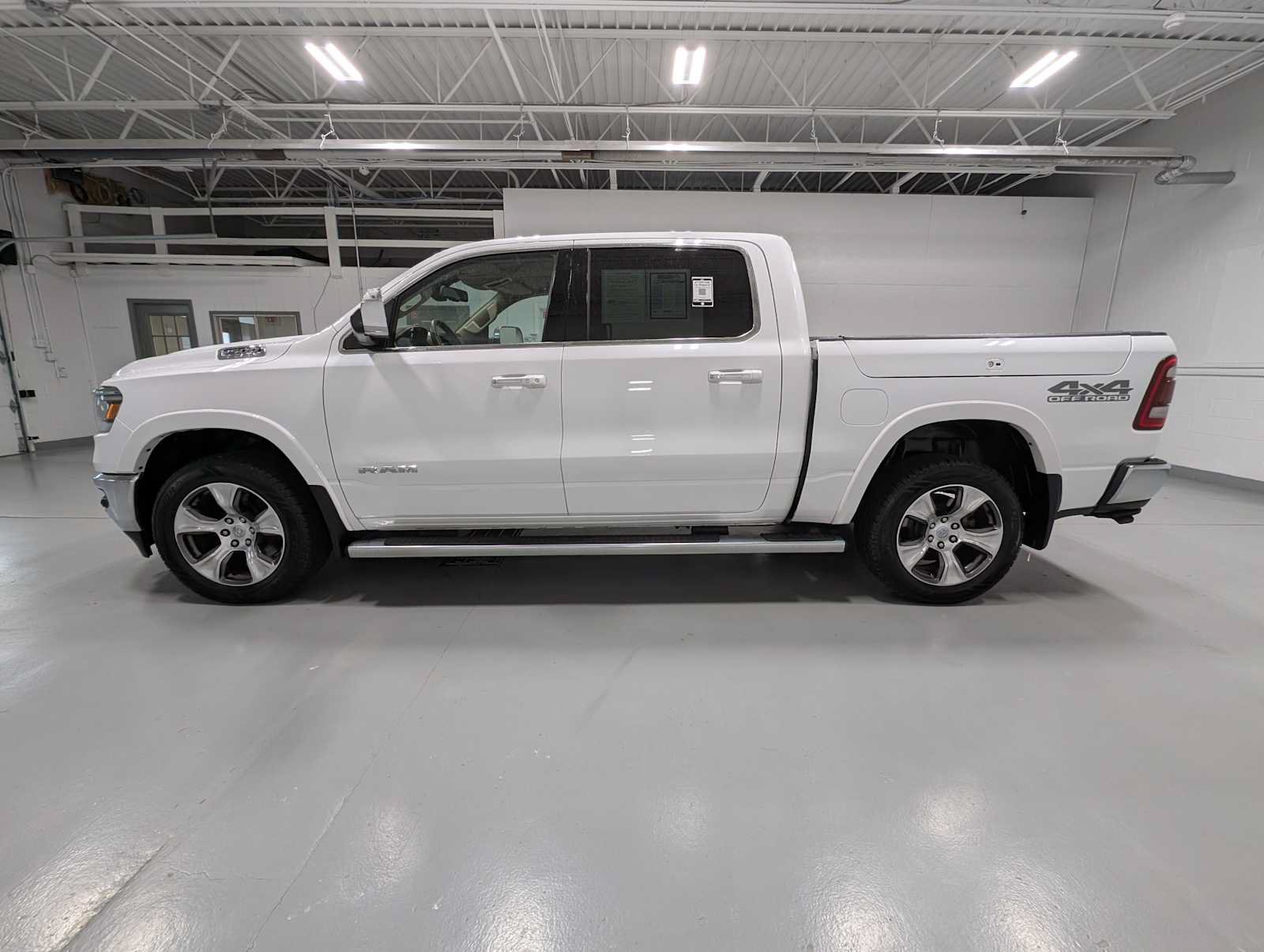 Used 2019 RAM 1500 Laramie AWD/4WD image 11